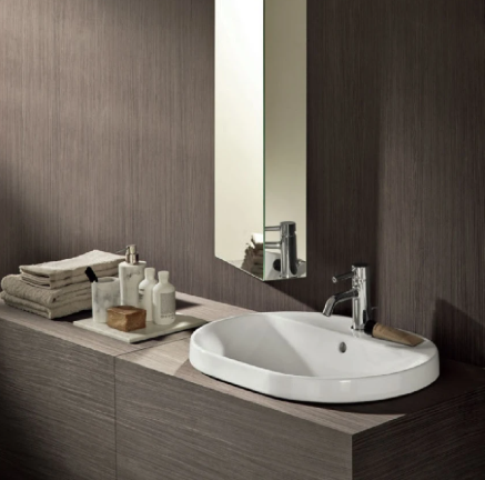 Geberit VariForm countertop washbasin, elliptic, with tap hole benchحوض غسيل بيضاوي الشكل، مثبت على سطح الطاولة، مع فتحة للصنبور